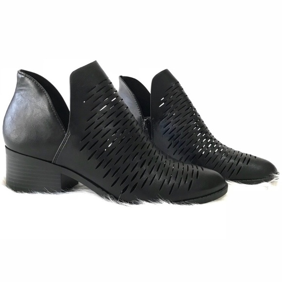 black laser cut pointed toe ankle bootie - Picture 2 of 5